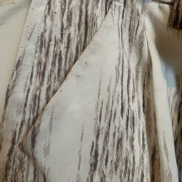 Alice + olivia cream and striped shorts - Picture 3 of 4